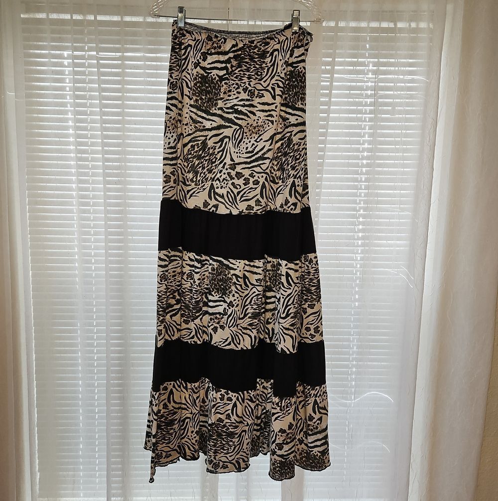 Vintage White House Black Market Tiered Maxi Skirt